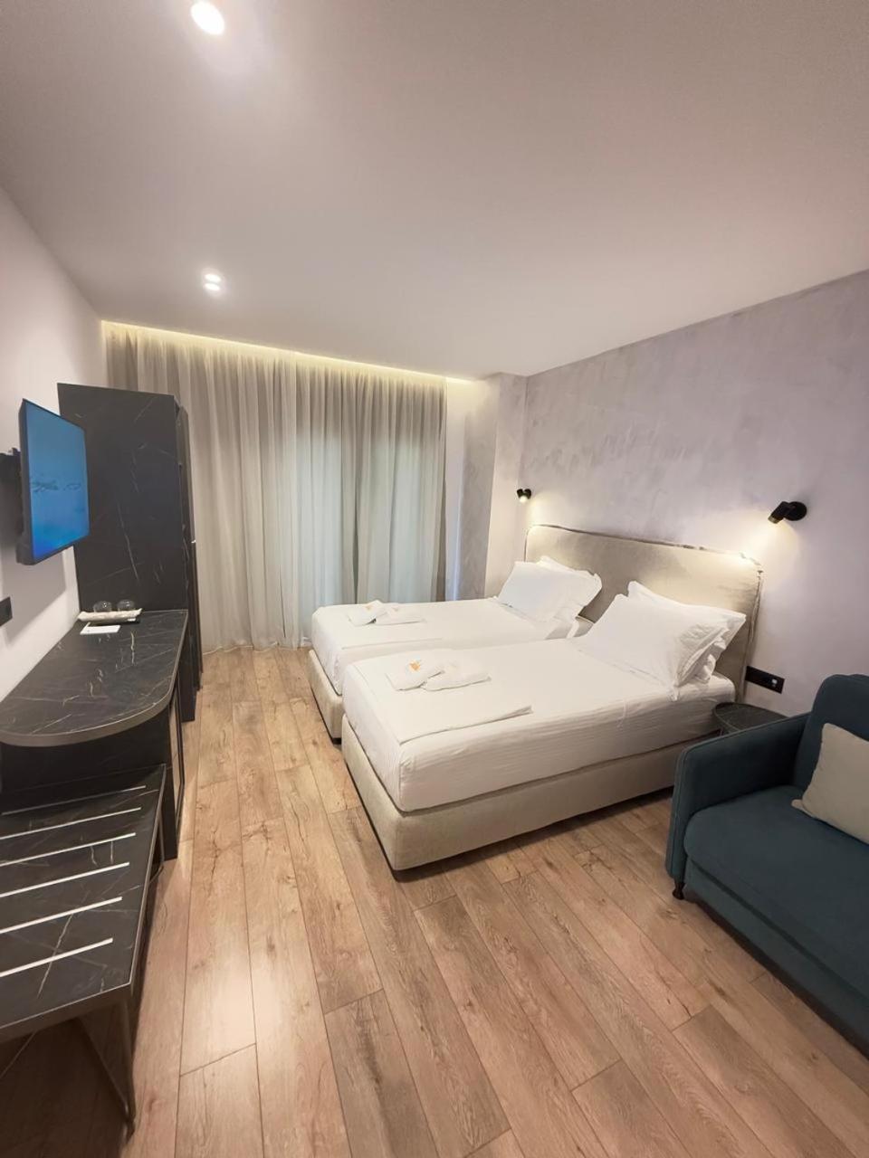 The Queen'S Lion Premium Hotel Sarande Ngoại thất bức ảnh