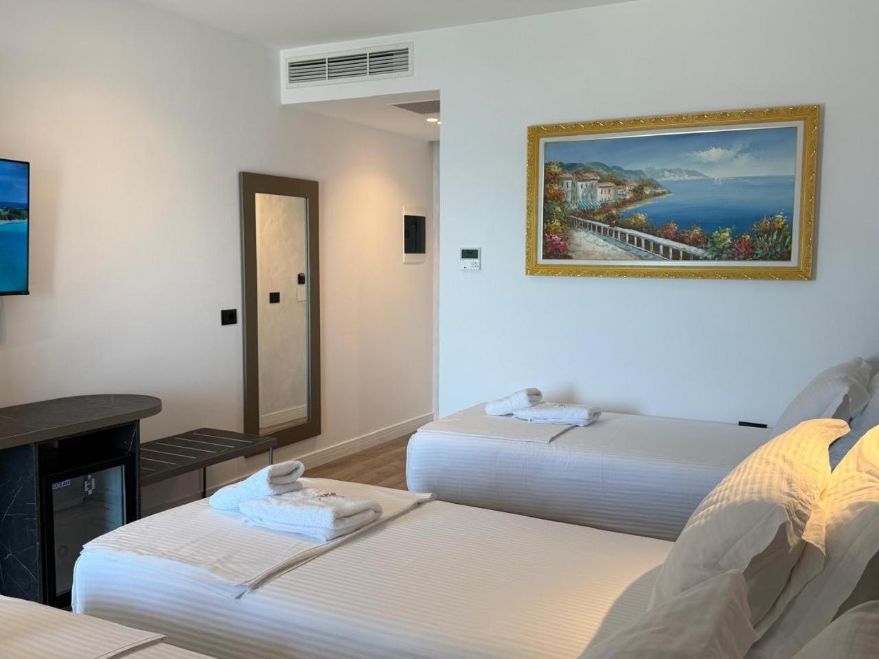 The Queen'S Lion Premium Hotel Sarande Ngoại thất bức ảnh