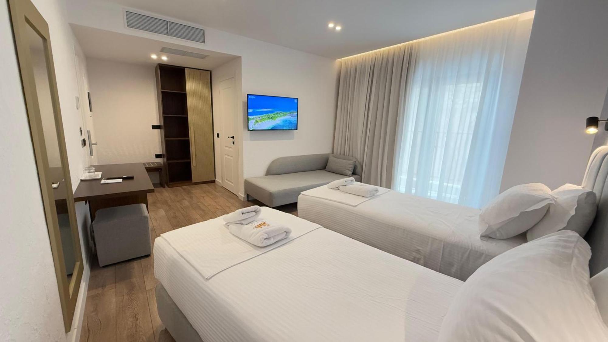 The Queen'S Lion Premium Hotel Sarande Ngoại thất bức ảnh