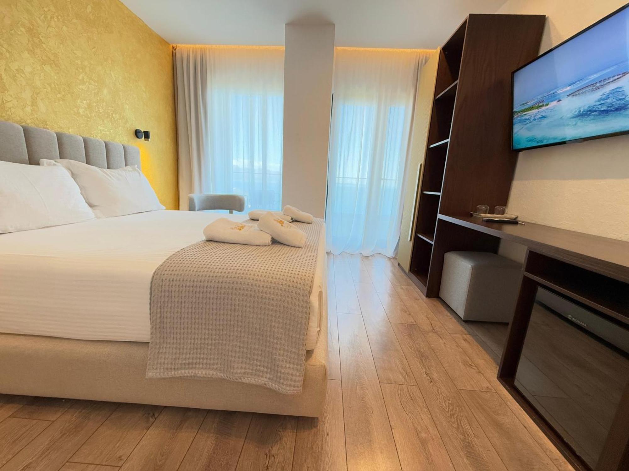 The Queen'S Lion Premium Hotel Sarande Ngoại thất bức ảnh